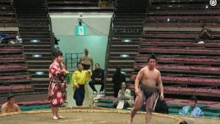 「この可愛い力士は誰？」「だいぶ満喫してるw」カメラが捉えた熱烈ファンの応援風景が話題 ツッコミと共感の声相次ぐ