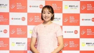 「顔ちっさ！」女子ゴルフ前夜祭　飛び入り参加のドレスアップ美女コンビ反響　「お人形さんみたい」「脚長オシャレ番長」