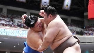 関脇藤ノ川が小結伯乃富士との新三役対決制す　父の甲山親方「めちゃくちゃいい相撲」