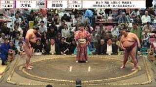 「あ、映ってる」「キレイな人が」親方の背後に“ひょっこり”気品漂う著名人の姿 「めっちゃ気になる」ファンざわめき