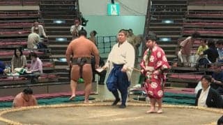 「え、鎮座してる」「えげつない存在感」大相撲、花道奥に“ただならぬ人影” 元人気力士の近影にファン騒然