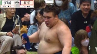 「マジかよ涙」安青錦、取組中の“異変”に心配の声 関脇・藤ノ川の猛攻に屈す 土俵下の姿に「これ以上は…」