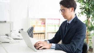 肩や首に辛さがある方は必読！パソコン作業の時のイチオシ姿勢とは
