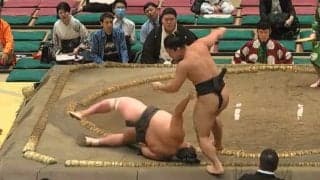 「え、これ相撲の技？」とファン騒然の一番に反響広がる 元レスリング王者の力士が魅せた 発生割合0.1％の“衝撃珍手”