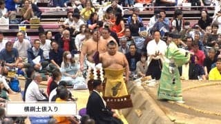 「あれ、2人も映ってる」横綱・大の里土俵入りで“まさか” 著名人の2ショットに反響続々「これは目立つ」「仲良すぎ」
