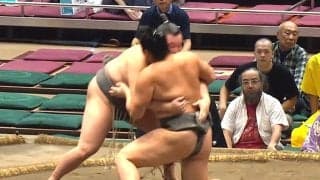 「取組中に気を失ってた」力士の真剣勝負で予期せぬアクシデント 強烈な張り手に土俵下でしばし動けず「ガクッときて心配」「威力恐るべし」