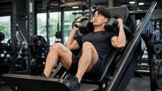 ハックスクワットの効果と正しいやり方。足の位置・重量の目安