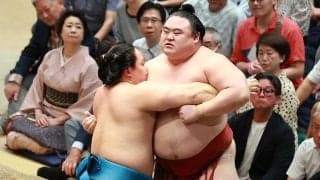 隆の勝にアクシデント　左ひざをひねって痛める　琴栄峰に敗れて負け越し決定