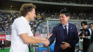 【日本代表】森保監督、国歌斉唱で“恒例”の涙　Ｃ大阪でもプレーしたフォルラン監督とハグも