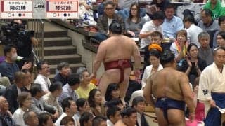 「大相撲を観戦できました！」元“世界の”人気芸人が力士のほぼ真横に…「テレビで見てたら最前列に」捉えた姿にネット注目