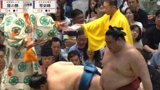 「大丈夫か？」力士に“異変”…幕内の取組で予期せぬ事態「負けた瞬間に…」「歩くのも辛そう」ファン・実況アナも心配