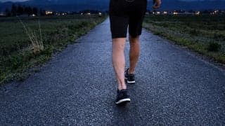 夜のウォーキングで自律神経は整う？「頑張って歩く」と逆効果になることも