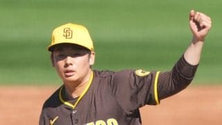 ２連投のパドレス松井裕樹がピンチ脱する　５回２死一、三塁でＴ・ヘルナンデスを空振り三振