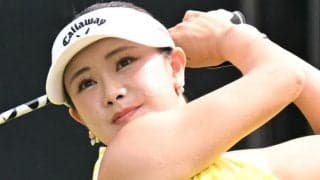 白のミニスカ河本結が笑顔のバーディー締め、解説「前半はいい方に忙しかった」　国内女子第１日