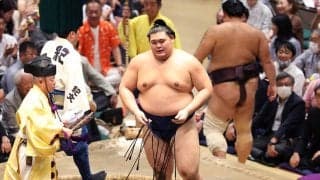 大の里　霧島に敗れる波乱、単独トップ守るも２敗に後退　優勝争いは一転、混戦に