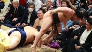 大の里が霧島に敗れ２敗目、優勝争い混戦　芝田山親方「得意でない方の右の上手をとってしまい」