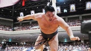 綱とり消滅も…霧島が横綱大の里に土つけ意地見せた　勝ち越しに王手　審判部長は動き評価　