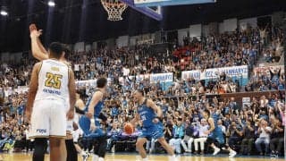 京都ハンナリーズ、第４Ｑ終了間際の逆転劇で白星発進　新加入の岸本隆一が決めた　滋賀レイクスとの関西対決制す
