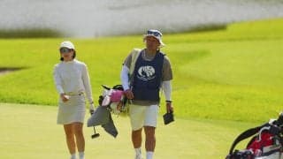 通算19勝の谷原秀人が女子ツアーでキャディデビュー 腰痛から復帰へ47歳の新鮮な日々