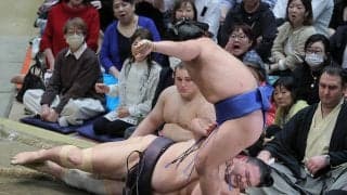 藤ノ川が新関脇で１０勝目　朝乃山に逆転勝ち、大関昇進の起点となる２ケタ勝利到達