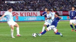嘘だろ！？佐野海舟が“PK緊急回避”…スライディング→足を畳む神業に「意味わかんねえよ」「引けるもんなん！？」