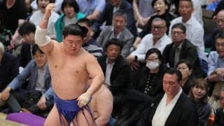 藤ノ川が１１勝目　大関昇進の起点の場所に　３大関を総なめ、終盤まで優勝争いを評価され、２度目の敢闘賞