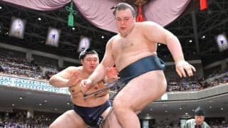 大の里が涙の秋場所３連覇　安青錦との相星決戦を制す　苦難乗り越え１年ぶりの復活賜杯「この景色だけを見たくて頑張った」一人横綱の重責果たす