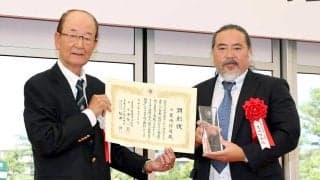 「父はゴルフ界の問題児でもあった」　ジャンボ尾崎さんが日本ゴルフ殿堂入り　長男・智春氏が顕彰式典に出席