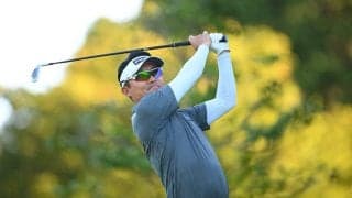教え子たちに雄姿を！ 高校ゴルフ部監督・阿部裕樹が自己ベスト「61」で単独首位発進