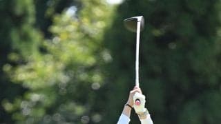 桑木志帆が単独首位で国内メジャー２勝目王手、２位に申ジエ、３位は阿部未悠　日本女子オープン