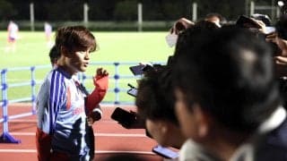 福原遥と電撃結婚の久保建英、森保一監督への報告に「監督のリアクションはすごいうれしかった」