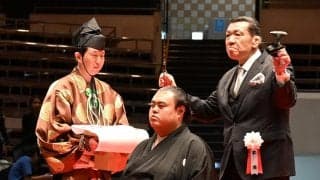 断髪式でハプニング…元英乃海がスーツ姿で“謝罪”「紫雷から借りました」忘れ物を告白