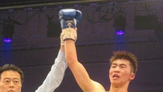 GLOVESジム葛西裕一会長の生え抜きプロ１号、宇梶哩惟河がダウン応酬の末に３回TKO勝ち