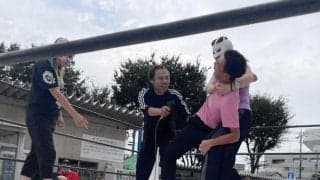 【オート】川口デイリー杯で女子プロレスイベント　走り終えたばかりのオートレーサーがリングに乱入　ファンも大熱狂
