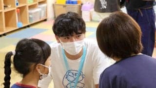【競泳】光永翔音、村佐達也、松本信歩が沖縄のこども医療センターを慰問　アジア大会のメダルに子どもたちも目を輝かせ「みんな笑顔で触ってくれた」