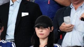 福原遥がきた！夫・久保建英の“新婚”初戦に駆けつける　結婚発表から３日、背番号「２０」ユニ着て声援、左手薬指に指輪もキラリ