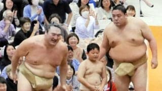 一山本ちびっこ相撲“神対応”で沸かす「お客さんに少しでも喜んでもらいたい」【大相撲秋巡業】