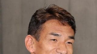 中田英寿さん、黒Ｔ姿で香取神社参拝「腕の筋肉、えぐっ」太い前腕にくっきり浮き出る筋肉と血管