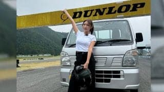 「恥ずかしい！」“軽トラ女子”三田悠貴、MTを軽快に操る異色の姿に反響 現役グラドルがなぜ？ 「マニュアル軽トラしかなくて」