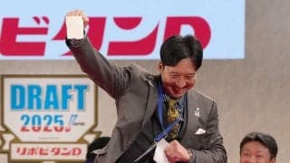 【阪神】藤川監督、残りくじで立石当ててガッツポーズ　新庄監督悔しがる／25年ドラフトVTR
