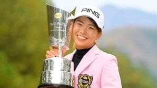 渋野日向子が「やっと落ちた」。コーチが語った予選落ち→優勝の裏側