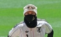新庄監督がサッカー日本代表のユニ着用